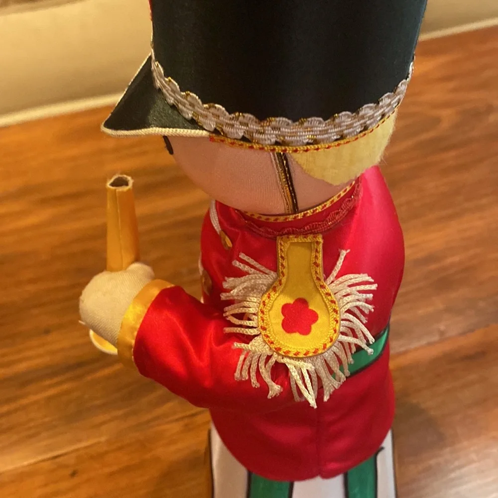 Vintage Emporium Capwell Christmas Soldier
